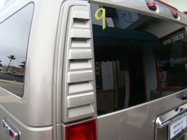 Hummer H2 2004 photo 2