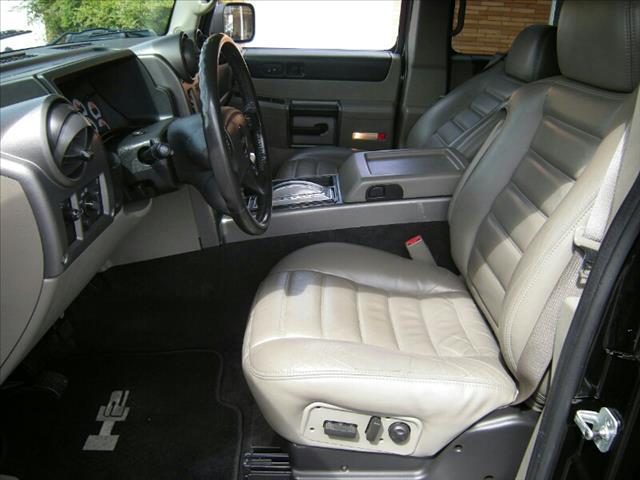 Hummer H2 2004 photo 2