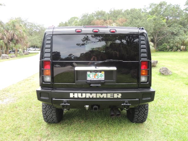 Hummer H2 2004 photo 2