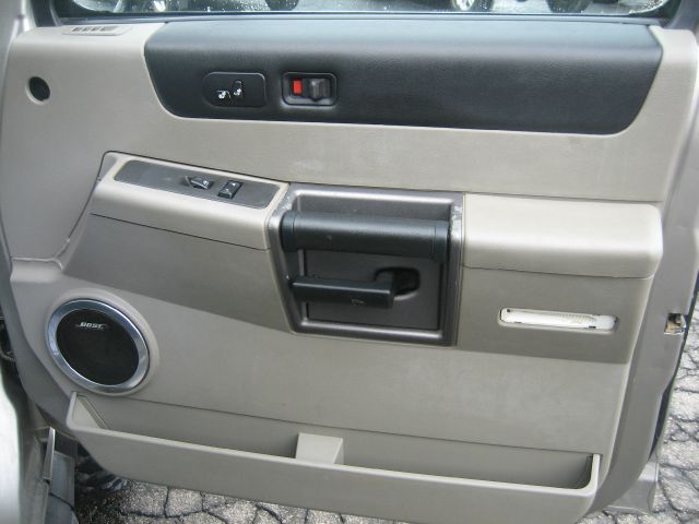 Hummer H2 2004 photo 1