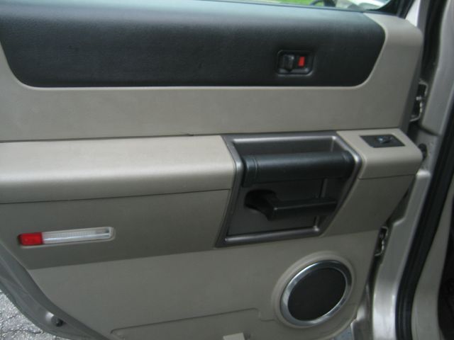 Hummer H2 2004 photo 16