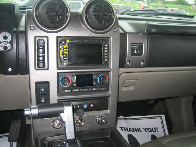 Hummer H2 2004 photo 2