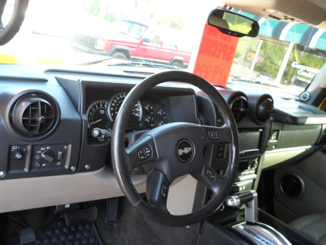 Hummer H2 2005 photo 17