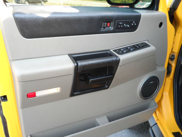 Hummer H2 2005 photo 18