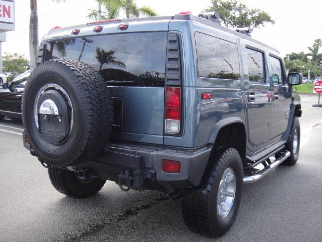 Hummer H2 2006 photo 2