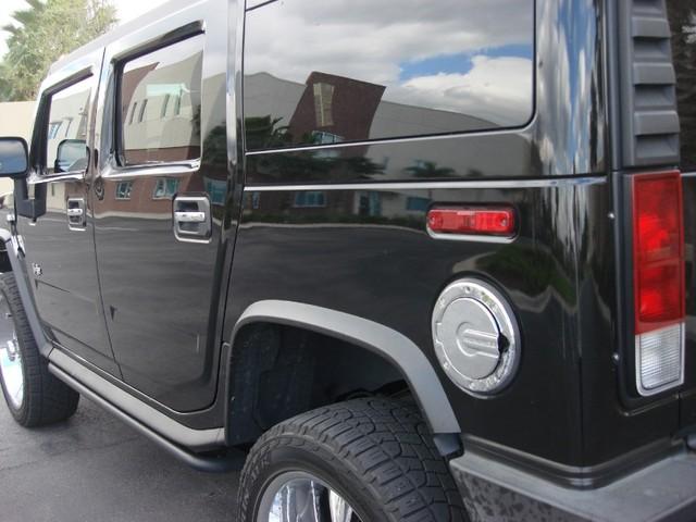 Hummer H2 2006 photo 2