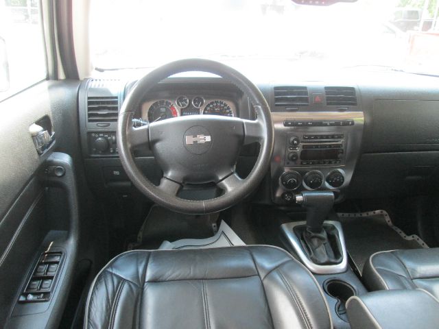 Hummer H3 2006 photo 11