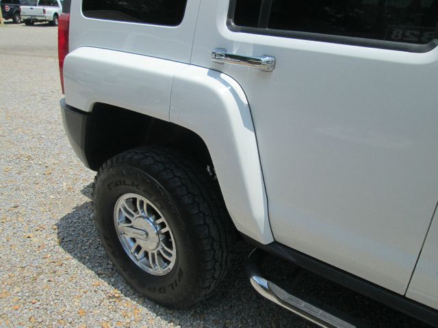 Hummer H3 2006 photo 17