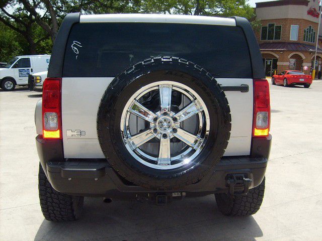 Hummer H3 2006 photo 2