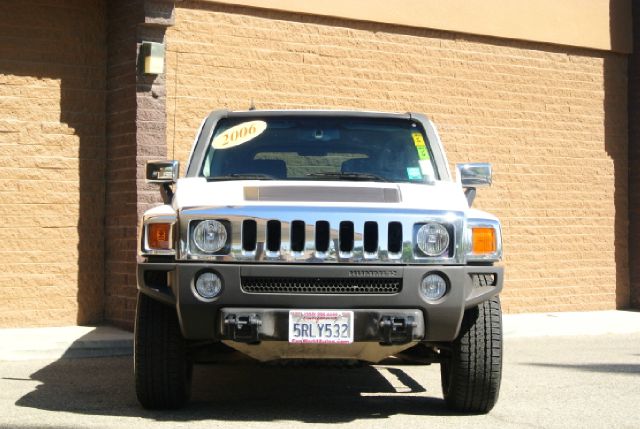 Hummer H3 2006 photo 1