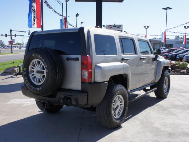 Hummer H3 2006 photo 1