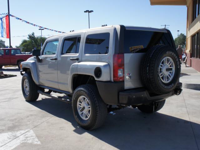 Hummer H3 2006 photo 2