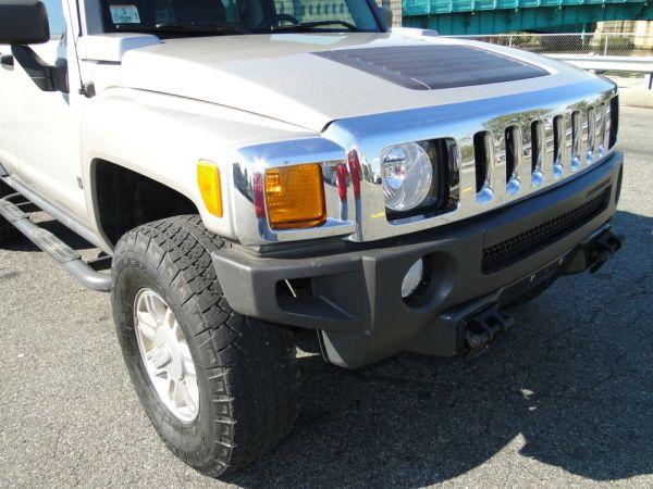 Hummer H3 2006 photo 2