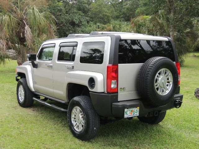 Hummer H3 2006 photo 1