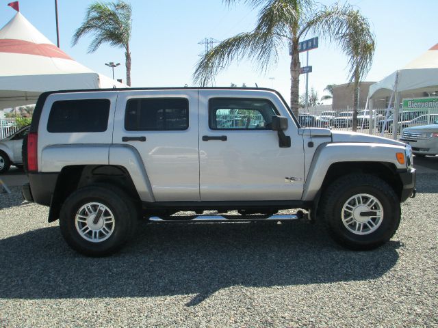 Hummer H3 2006 photo 2