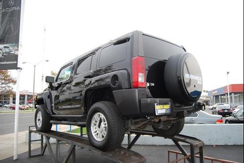 Hummer H3 2006 photo 2