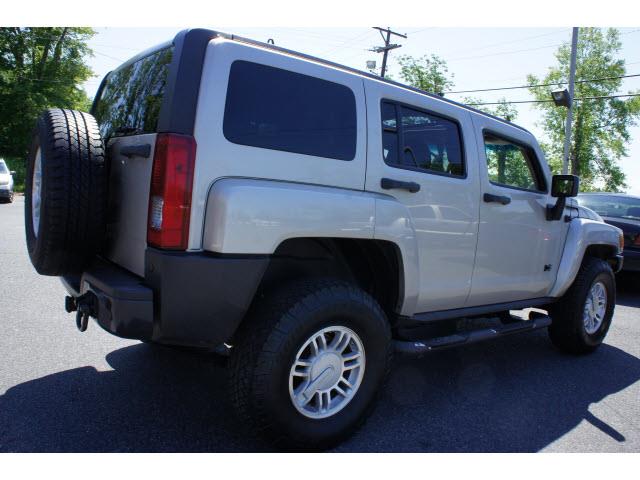 Hummer H3 2006 photo 2