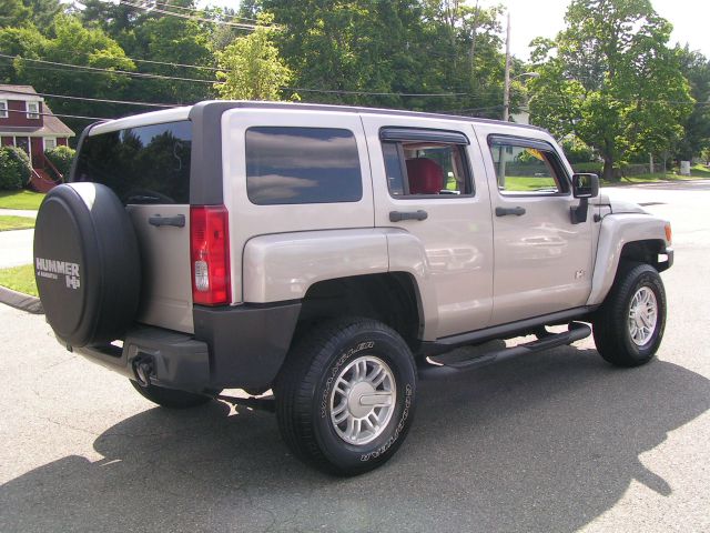 Hummer H3 2006 photo 2