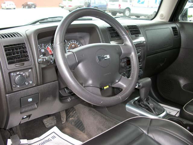 Hummer H3 2006 photo 1