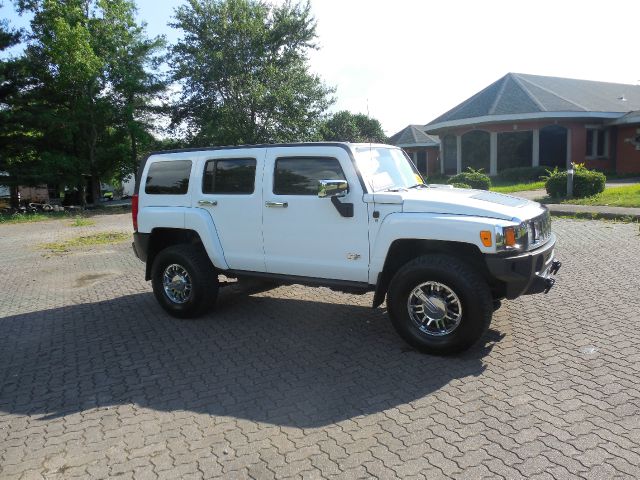 Hummer H3 Base SUV