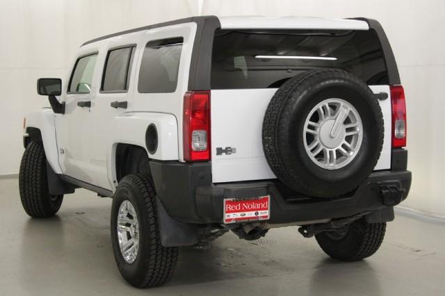 Hummer H3 2009 photo 2