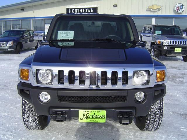 Hummer H3T 2010 photo 1