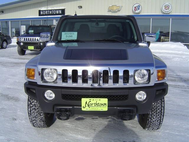 Hummer H3T 2010 photo 1