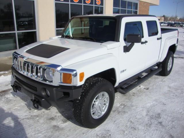 Hummer H3T 2010 photo 2