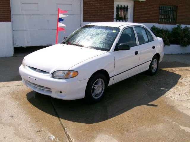 Hyundai Accent 1999 photo 3