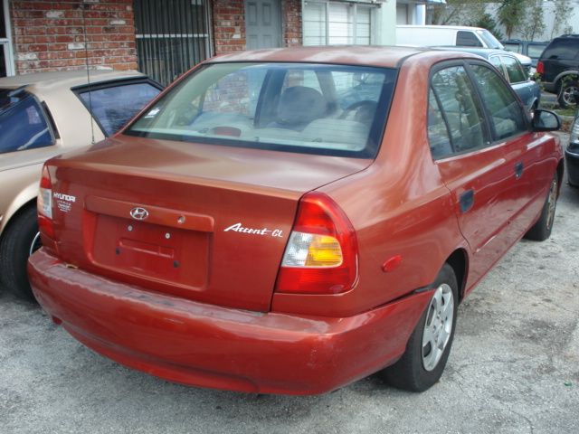 Hyundai Accent 2000 photo 1