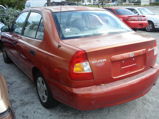 Hyundai Accent 2000 photo 2