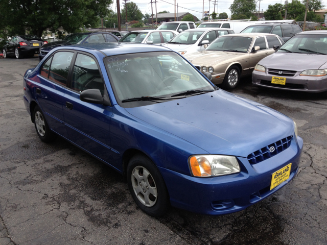 Hyundai Accent 2000 photo 2