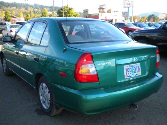 Hyundai Accent 2000 photo 2