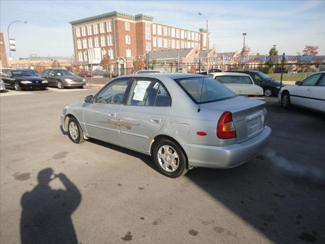 Hyundai Accent 2000 photo 1