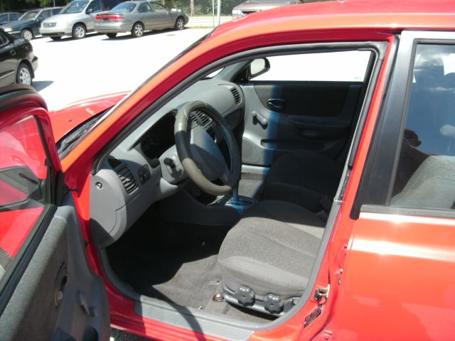 Hyundai Accent 2001 photo 2