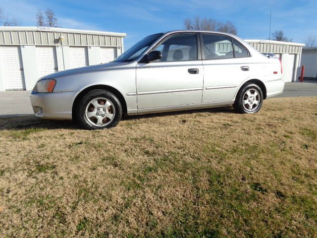 Hyundai Accent 2001 photo 4