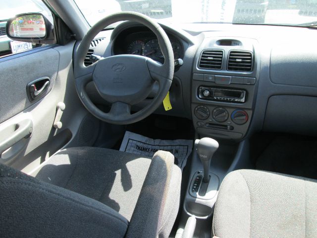 Hyundai Accent 2001 photo 3