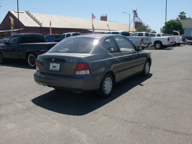 Hyundai Accent 2001 photo 4