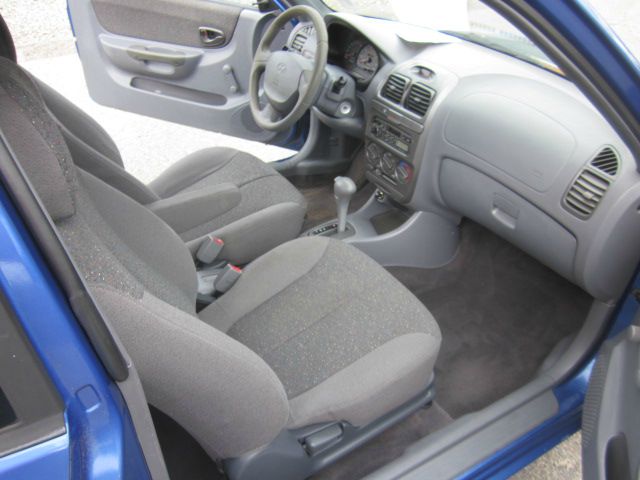 Hyundai Accent 2001 photo 8