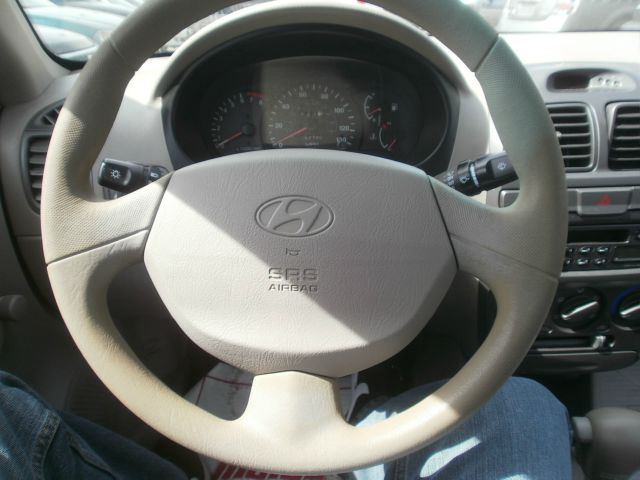 Hyundai Accent 2001 photo 3