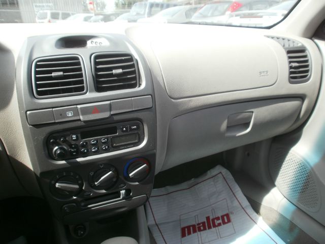 Hyundai Accent 2001 photo 5