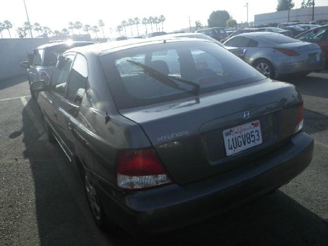 Hyundai Accent 2001 photo 1