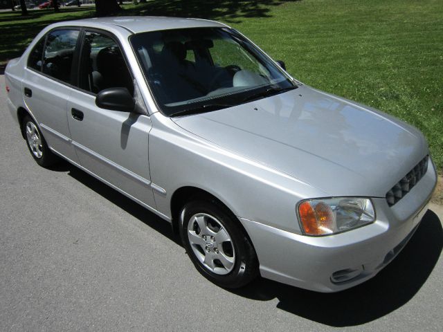 Hyundai Accent 2001 photo 3