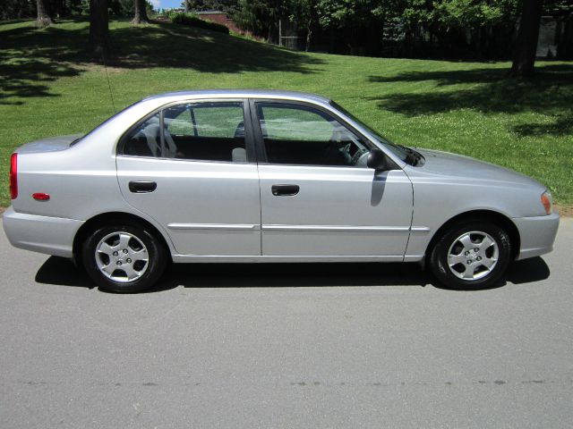 Hyundai Accent 2001 photo 4