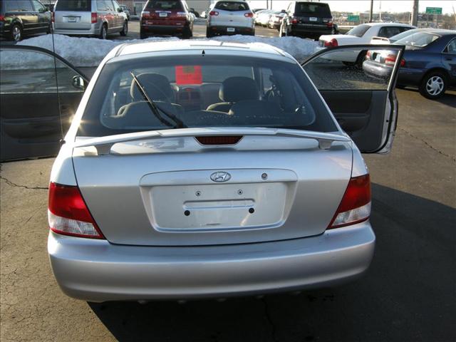 Hyundai Accent 2002 photo 3