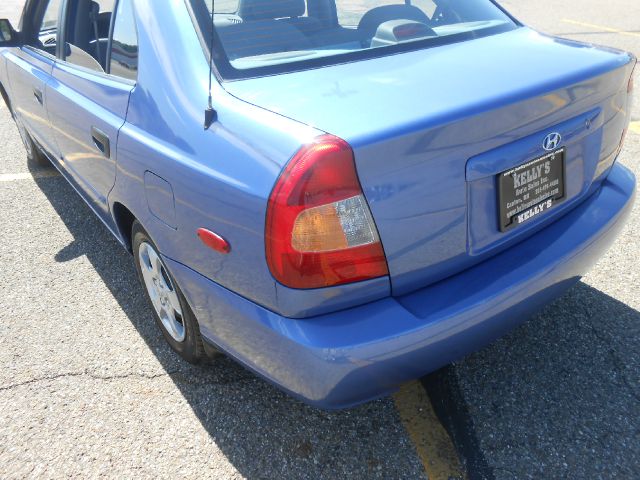 Hyundai Accent 2002 photo 2