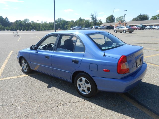 Hyundai Accent 2002 photo 3