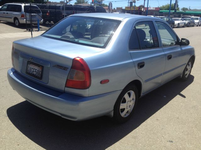 Hyundai Accent 2002 photo 1