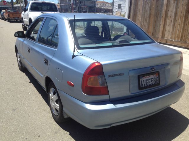 Hyundai Accent 2002 photo 3