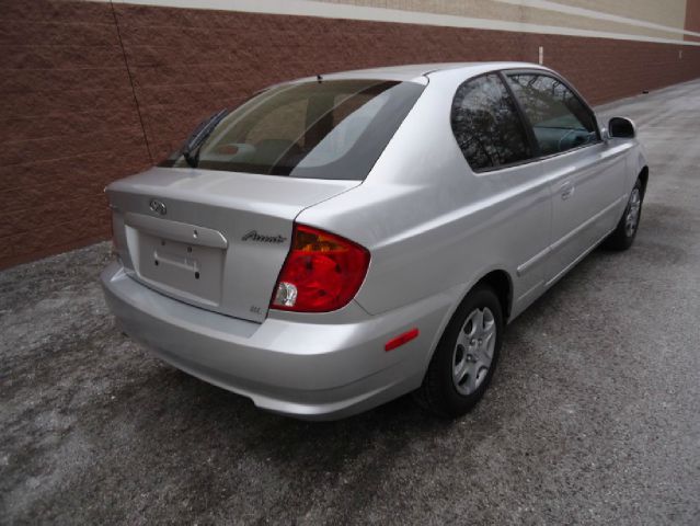 Hyundai Accent 2002 photo 2